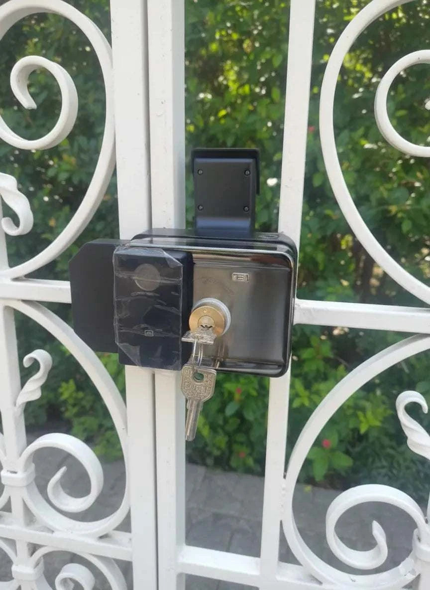 Cerradura Inteligente C52 Dual con apertura biométrica por ambos lados y sistema doble de seguridad para puertas de madera y metal